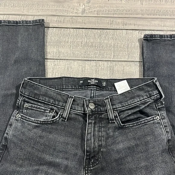 Hollister Jean - Picture 5 of 11